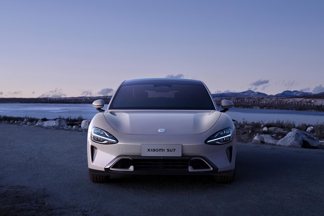 Sedan Type Fashion Xiaomi Electric Car SU7 With Strong Sense Of Movement