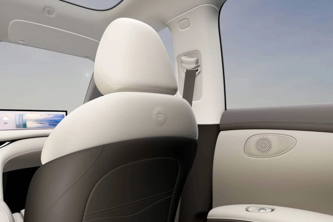 5 Seat IM Electric Car All wheel drive Zhiji LS6 Medium and large SUV