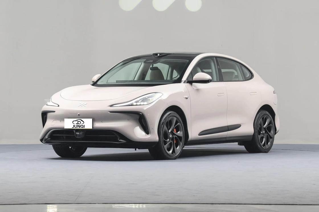 Zhiji LS6 IM Electric Car 4 Door 5 Seat SUV 760km Long Range New Energy Electric Car