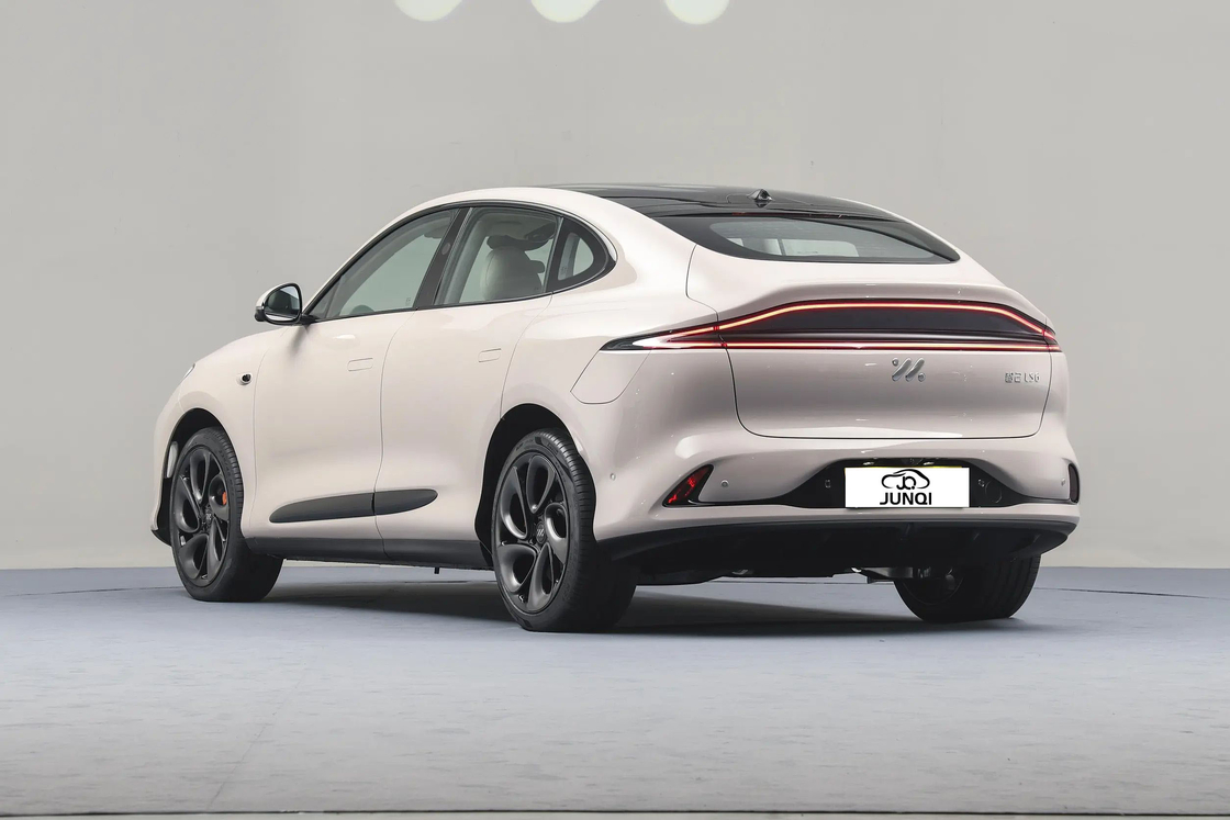 Zhiji LS62023 Max Ultra-Long Range Edition IM Electric Car for Medium and Large SUV with 760km Pure Electric Range