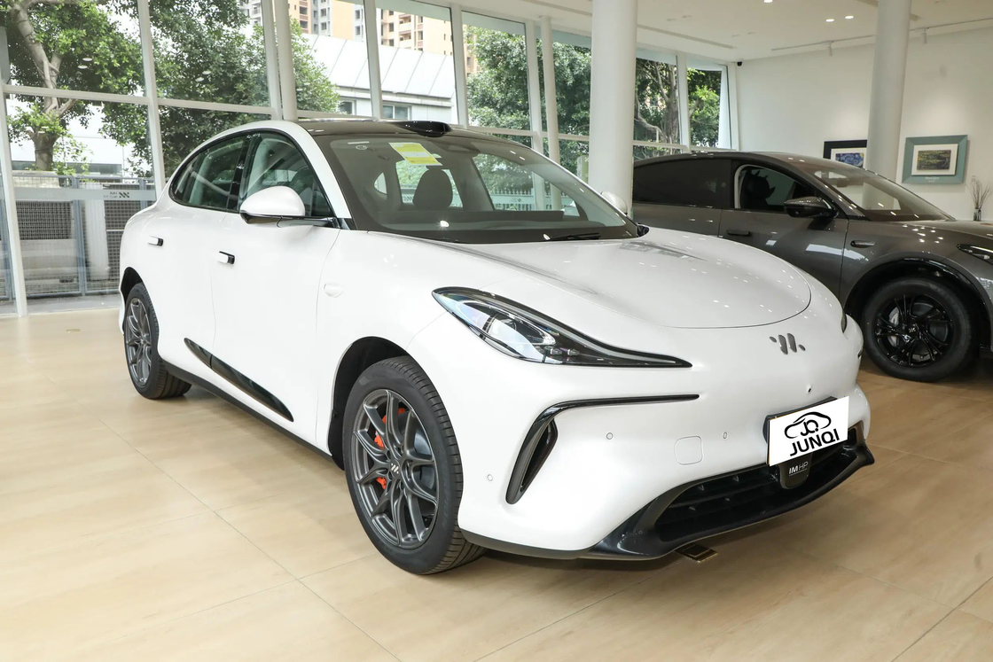 Zhiji LS6 2023 Max Super Performance Edition IM Electric Car 787 Horsepower Medium and Large SUV