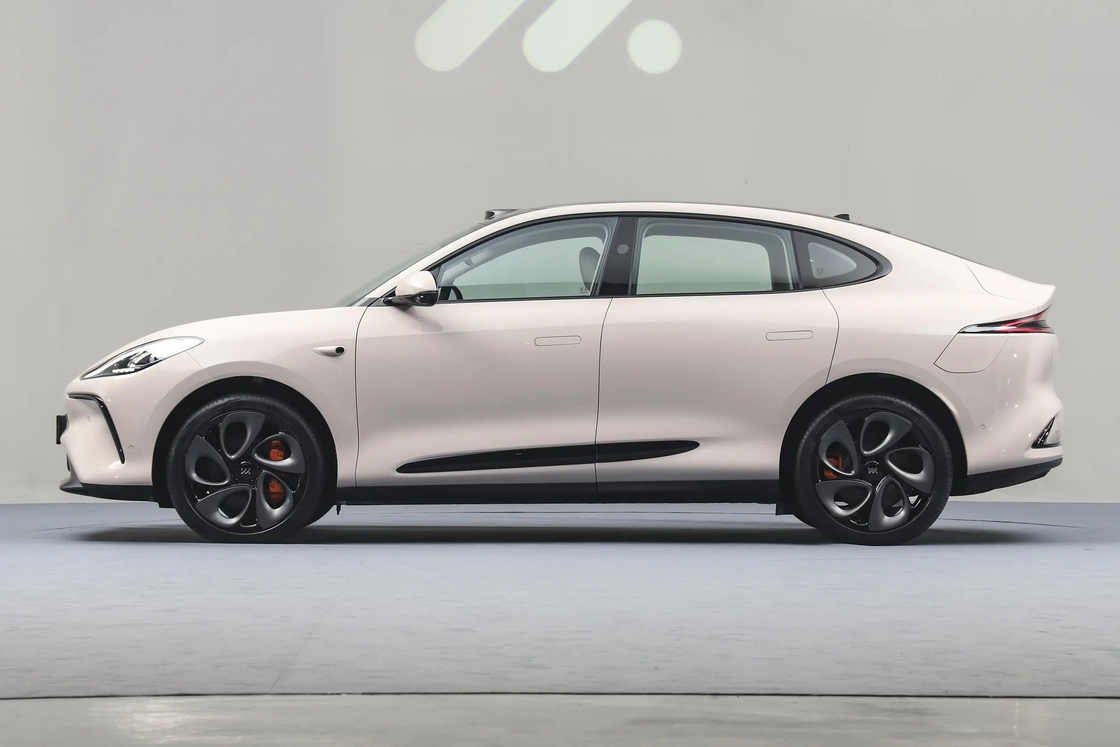 Zhiji LS6 Left Drive Electric Car sedan Zhiji S Flagship Model For Adult