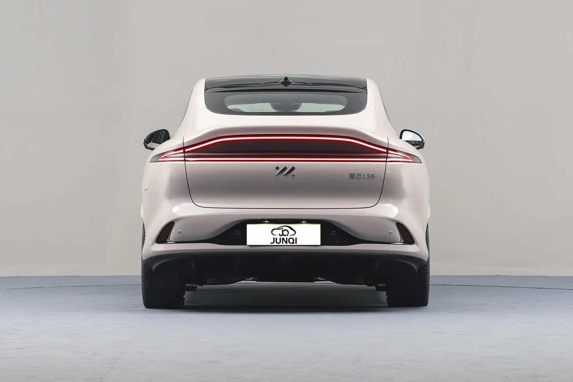 Zhiji LS6 IM Electric Car 4 Door 5 Seat SUV 760km Long Range New Energy Electric Car