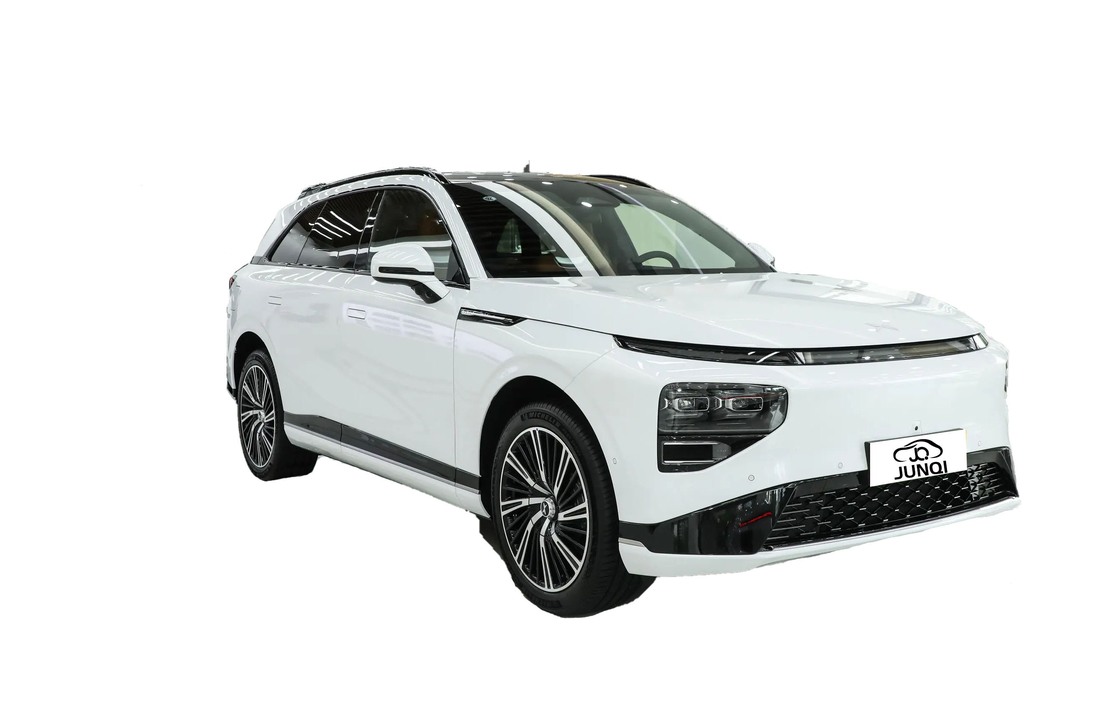 Xpeng G9 State-of-the-Art Electric SUV 15.6-inch Touchscreen 12.3-inch Instrument Cluster