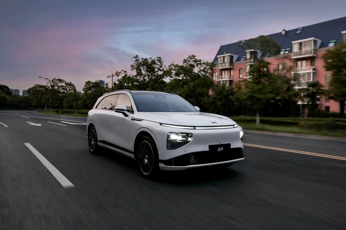 Xpeng G9 State-of-the-Art Electric SUV 15.6-inch Touchscreen 12.3-inch Instrument Cluster