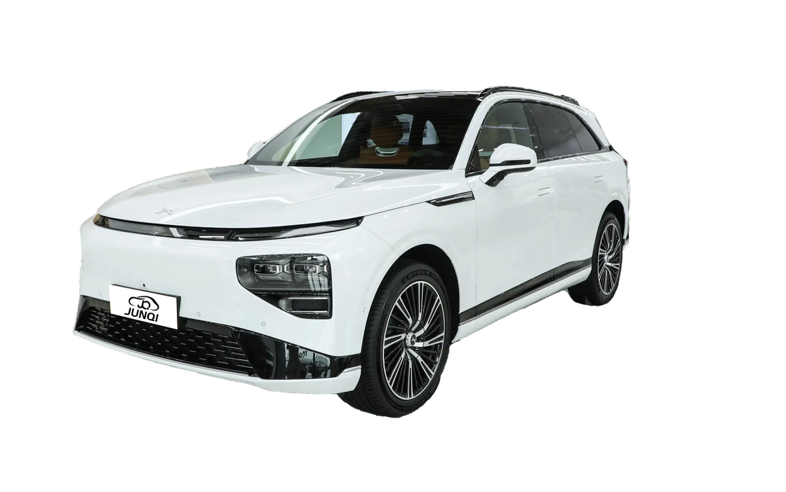 Xpeng G9 State-of-the-Art Electric SUV 15.6-inch Touchscreen 12.3-inch Instrument Cluster