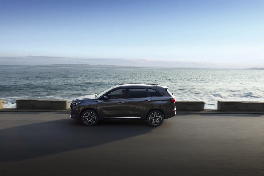 Modern Design Mid size E5 Seres Electric Car / All Wheel Drive EV SUV