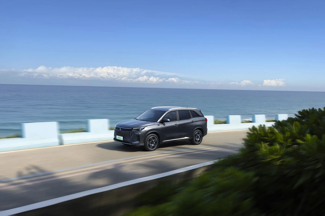 Modern Design Mid size E5 Seres Electric Car / All Wheel Drive EV SUV