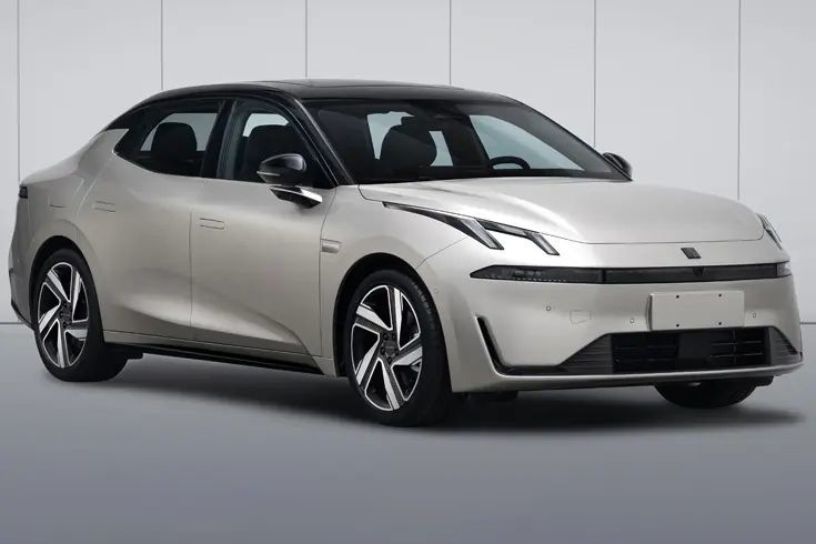 Lynk Co 07 2024 model Em-P 126km Long Battery Life New Car Versatile Sustainable Mobility Solution for Urban Consumers