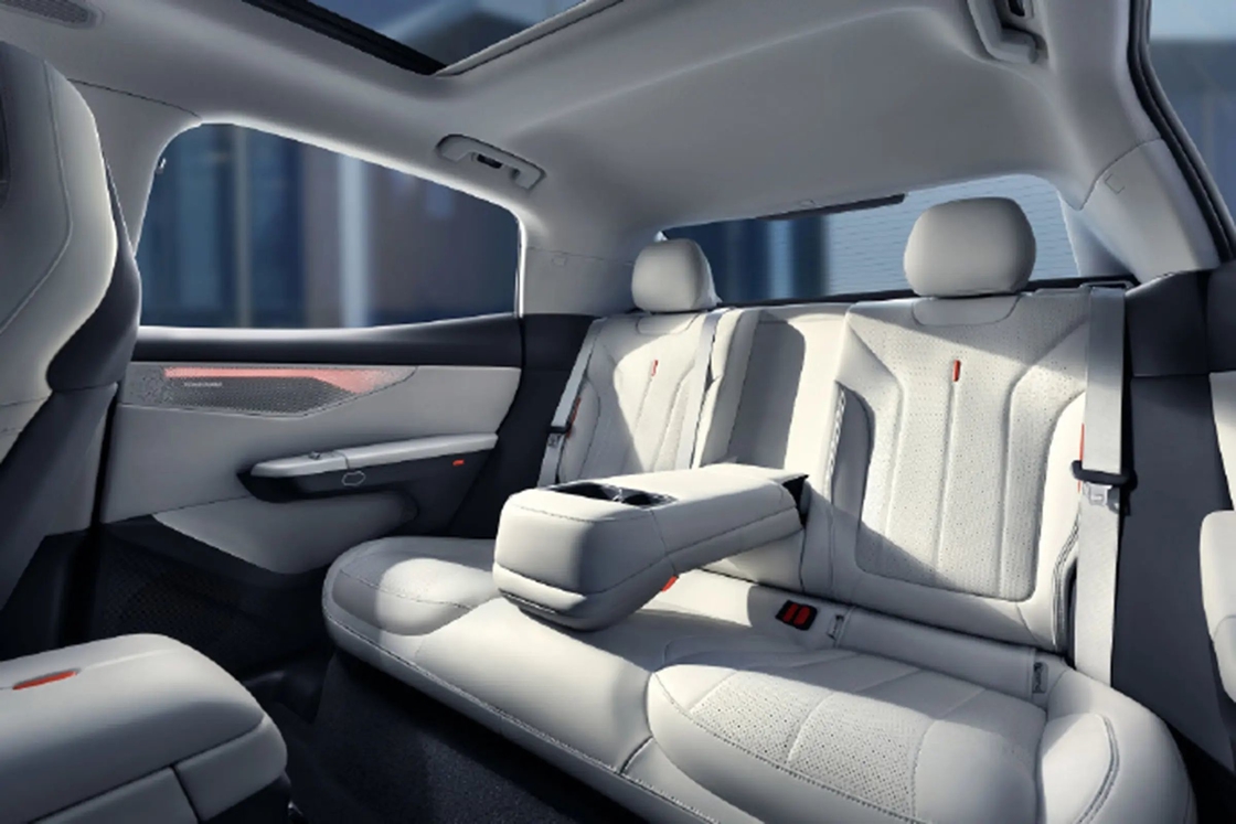 Lynk Co 07 2024 model Em-P 126km Long Battery Life New Car Versatile Sustainable Mobility Solution for Urban Consumers