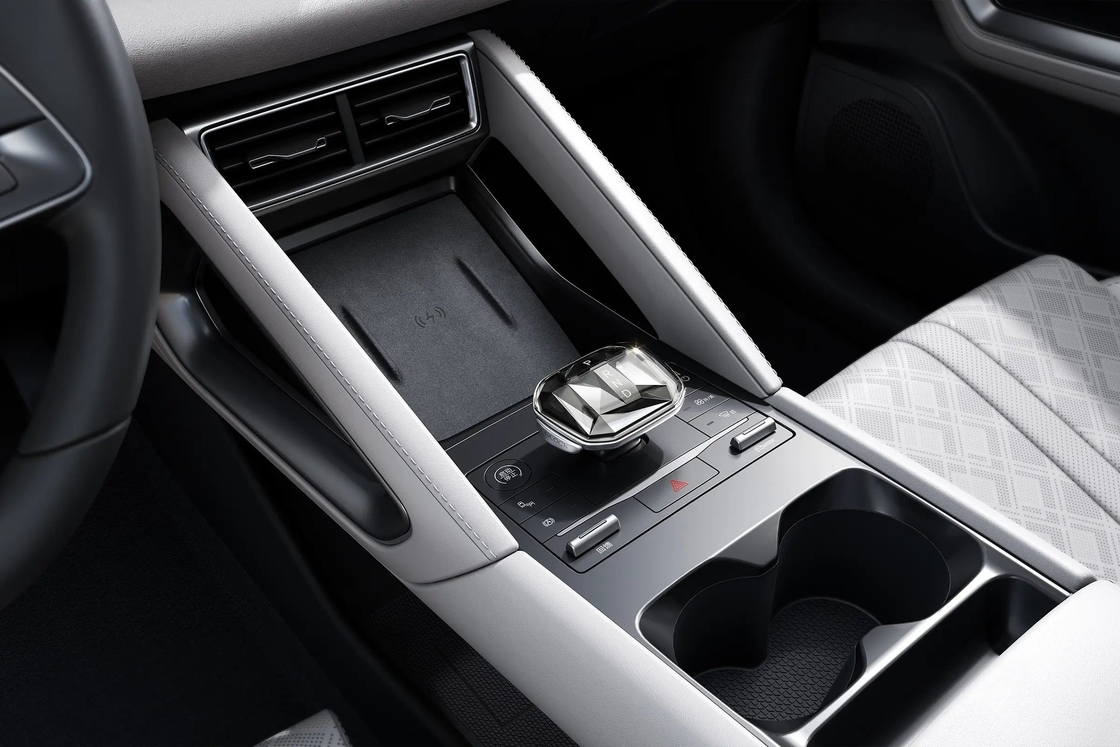 BYD Yuan UP Advanced Processor And High-Resolution Display For Superior Performance