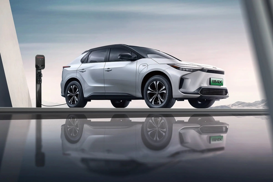 250 Miles Range Toyota SUV Electric Car 5 Seat Pure Electric Toyota Bz 4X Car