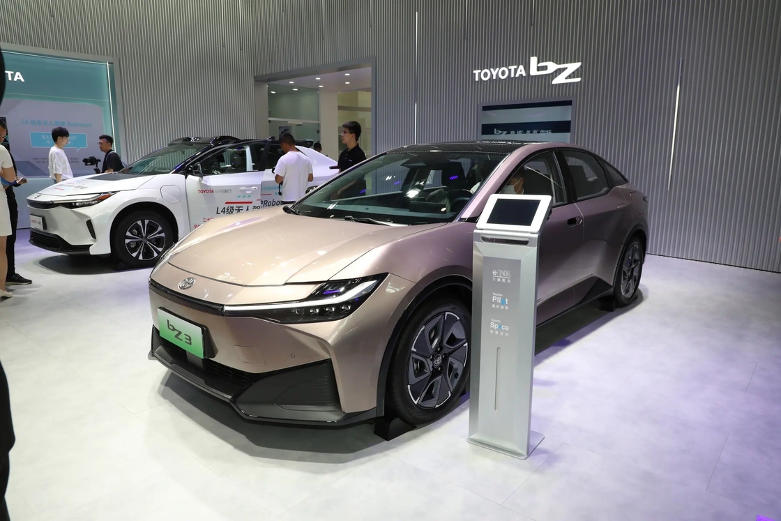 BZ3 Toyota Electric Vehicles 4 Door 5 Seater Sedan Single Speed Direct Drive