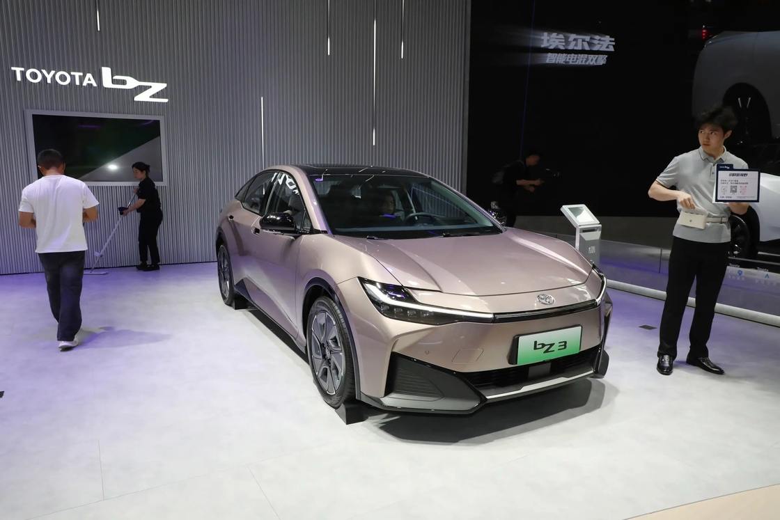 BZ3 Toyota Electric Vehicles 4 Door 5 Seater Sedan Single Speed Direct Drive
