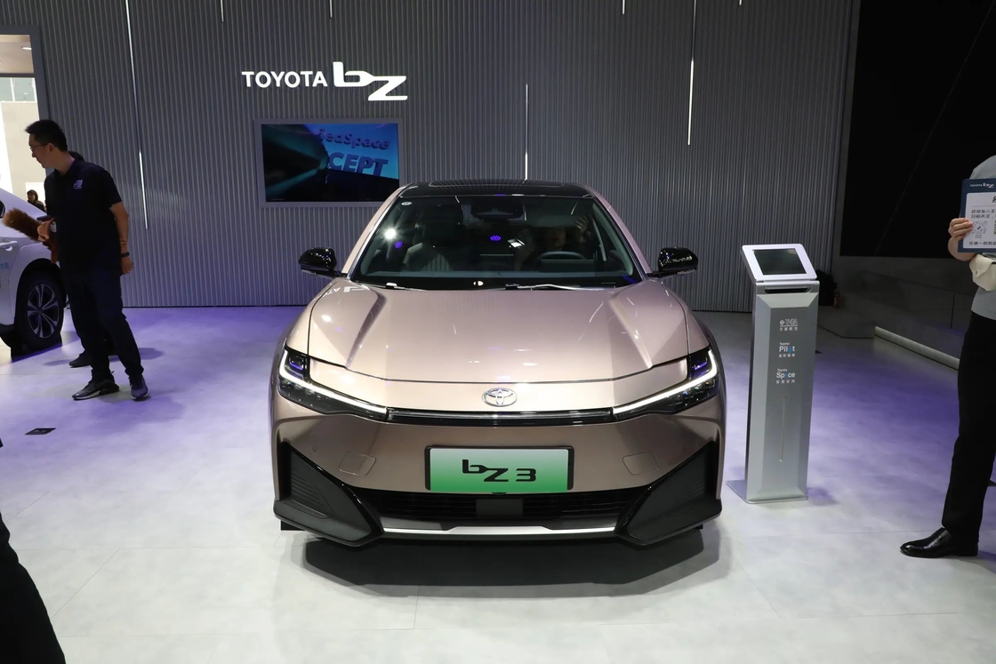 BZ3 Toyota Electric Vehicles 4 Door 5 Seater Sedan Single Speed Direct Drive