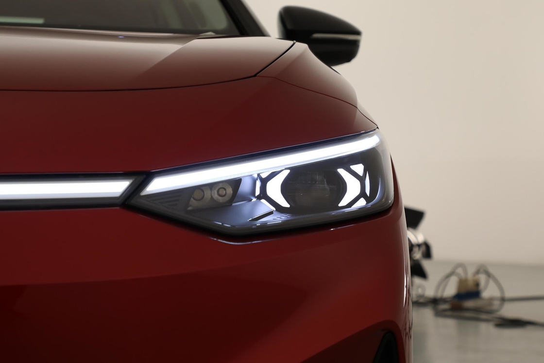 Pure Electric Volkswagen EV Car ID7 Sedan Type 5 Seating Capacity