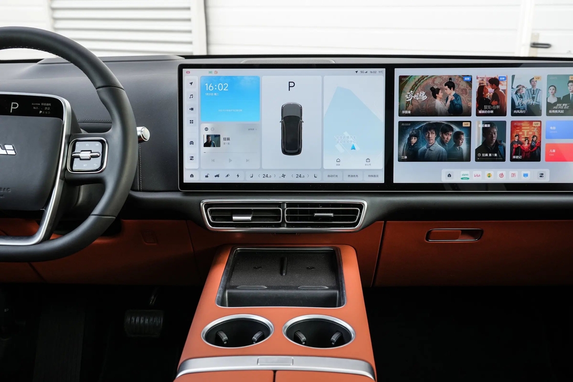 High-End Configurations Lixiang Electric Car Ideal L7 with Car Refrigerator and LCD TV