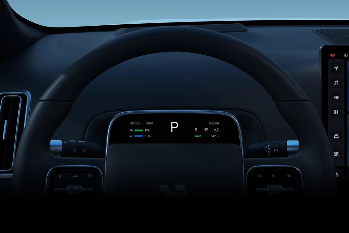 High-End Configurations Lixiang Electric Car Ideal L7 with Car Refrigerator and LCD TV