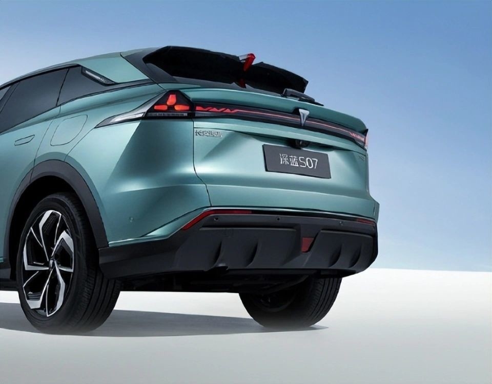 Changan Electric Car DEEP BLUES07 Extended Range New-Energy-Vehicles For Sustainable Driving