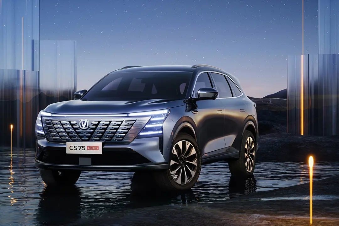 Compact Changan Petrol Car 5 Door 5 Seater CS75 Plus SUV Front Wheel Drive