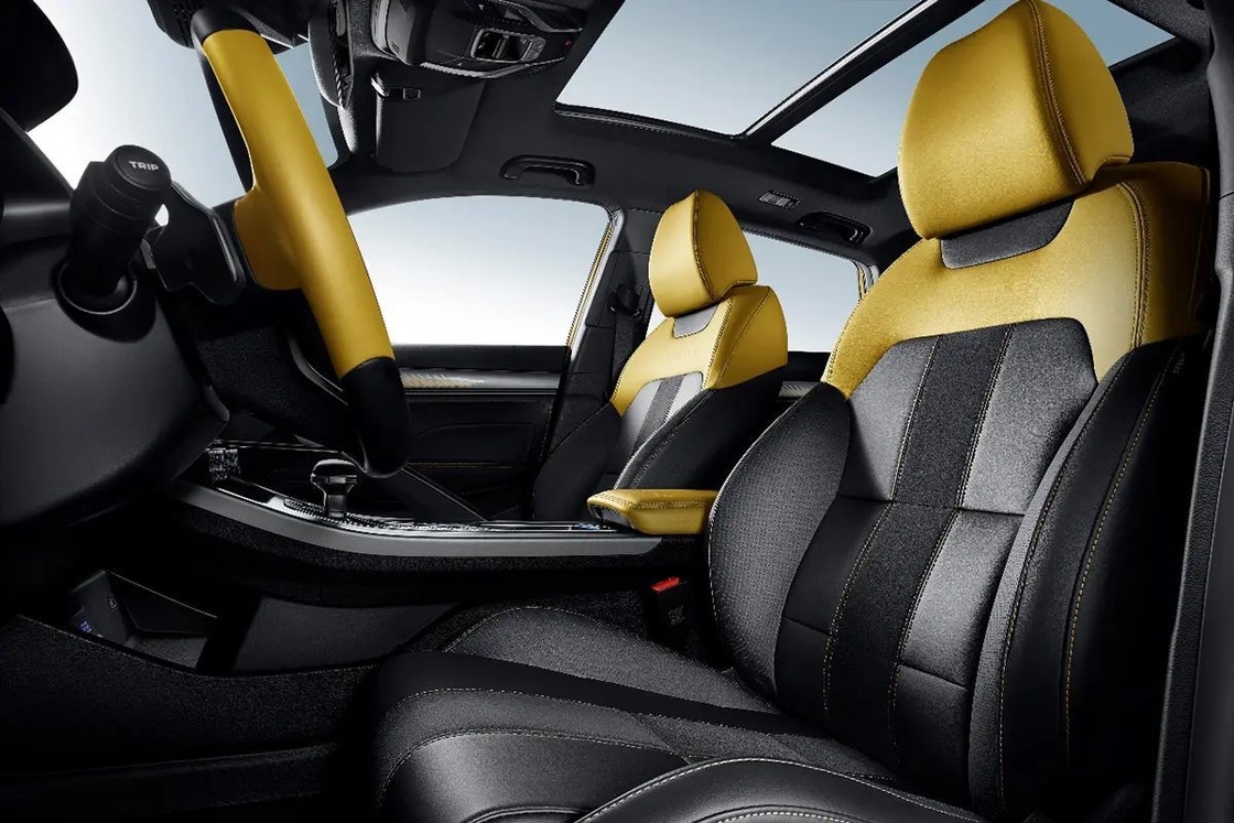 Geely Petrol Car with Automatic Air Conditioning and Leather Seats for Comfortable Driving