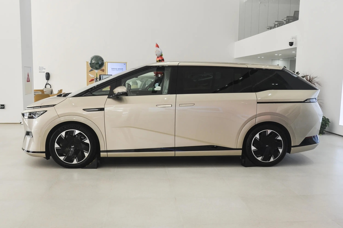 Xiaopeng Xpeng X9 High-End MPV Multipurpose Electric Vehicle Chinese New Energy Commercial Vehicle
