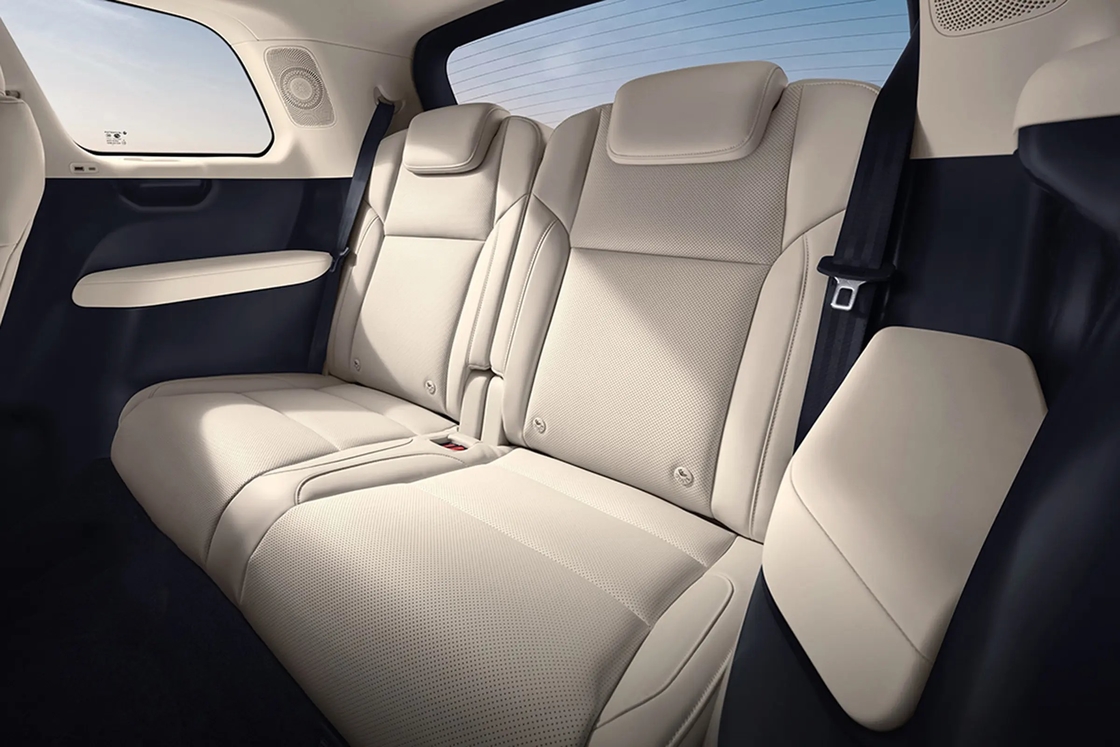Leapmotor Electric Car Extended Range 200 Edition 3 Rows of 6 Seats for High Space Utilization