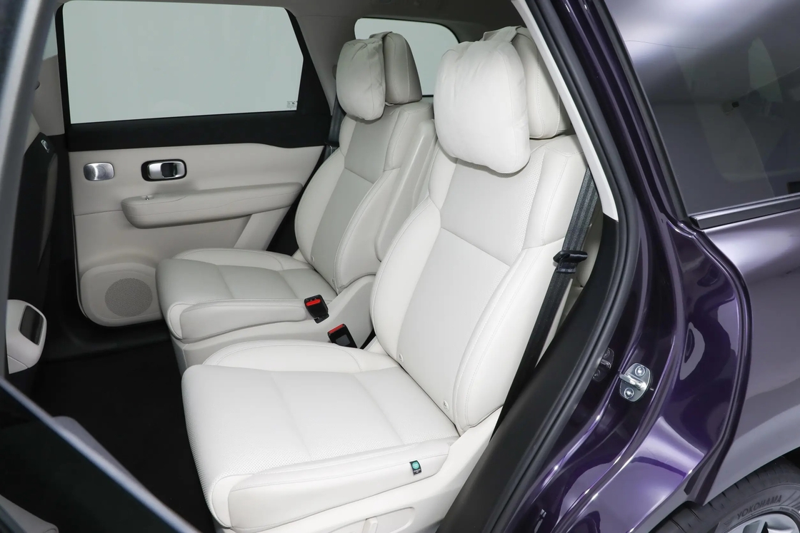 Leapmotor Electric Car Extended Range 200 Edition 3 Rows of 6 Seats for High Space Utilization